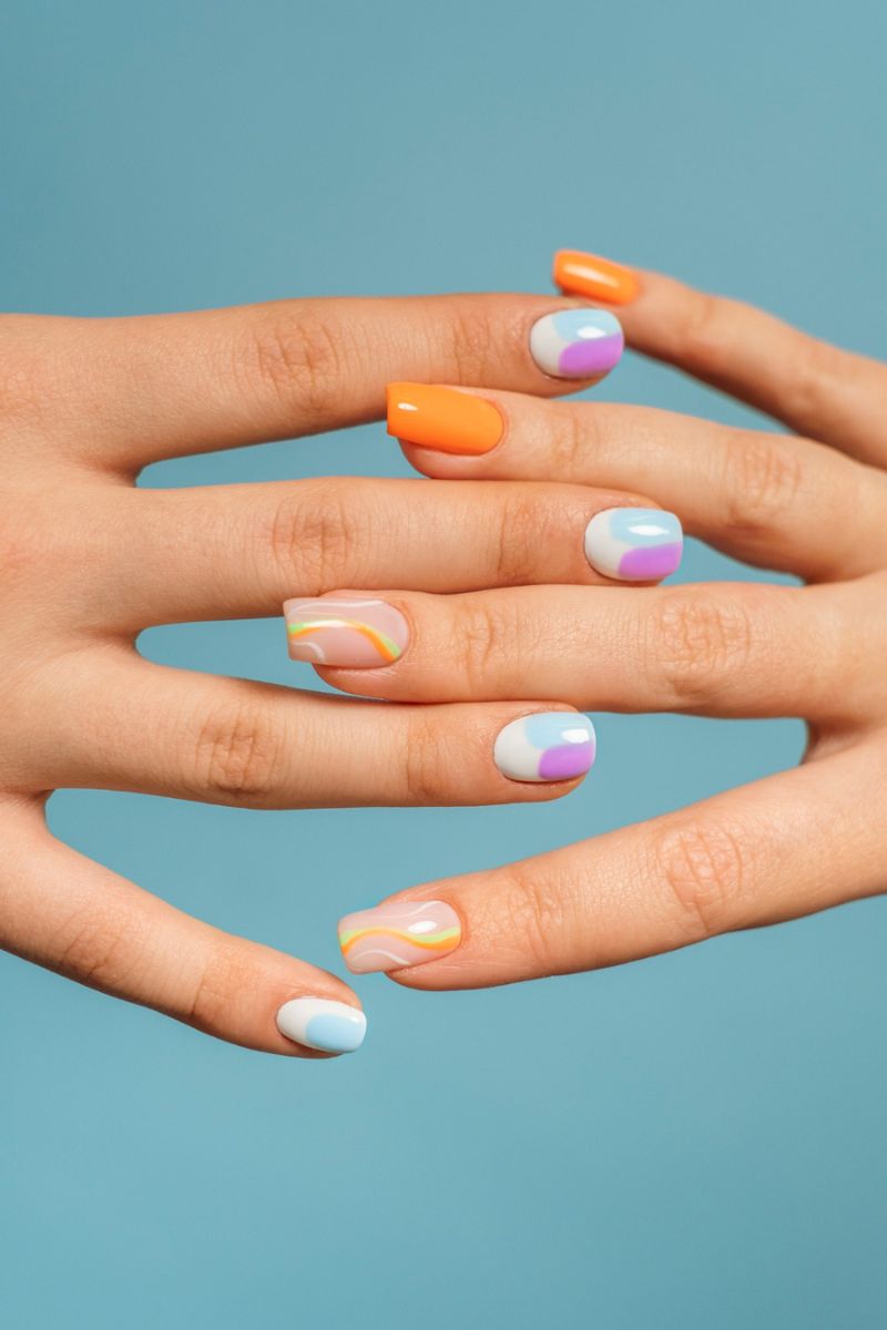 kolorowy manicure