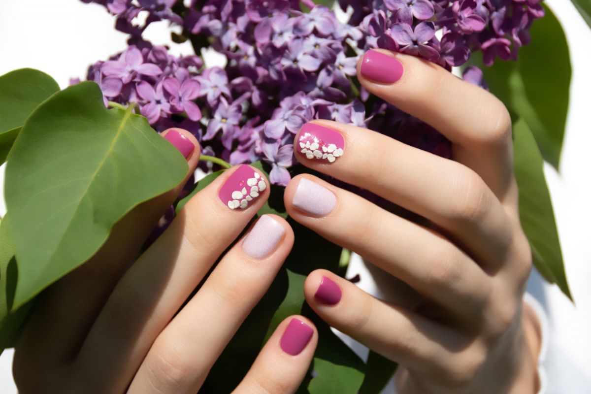różowy manicure na wiosnę