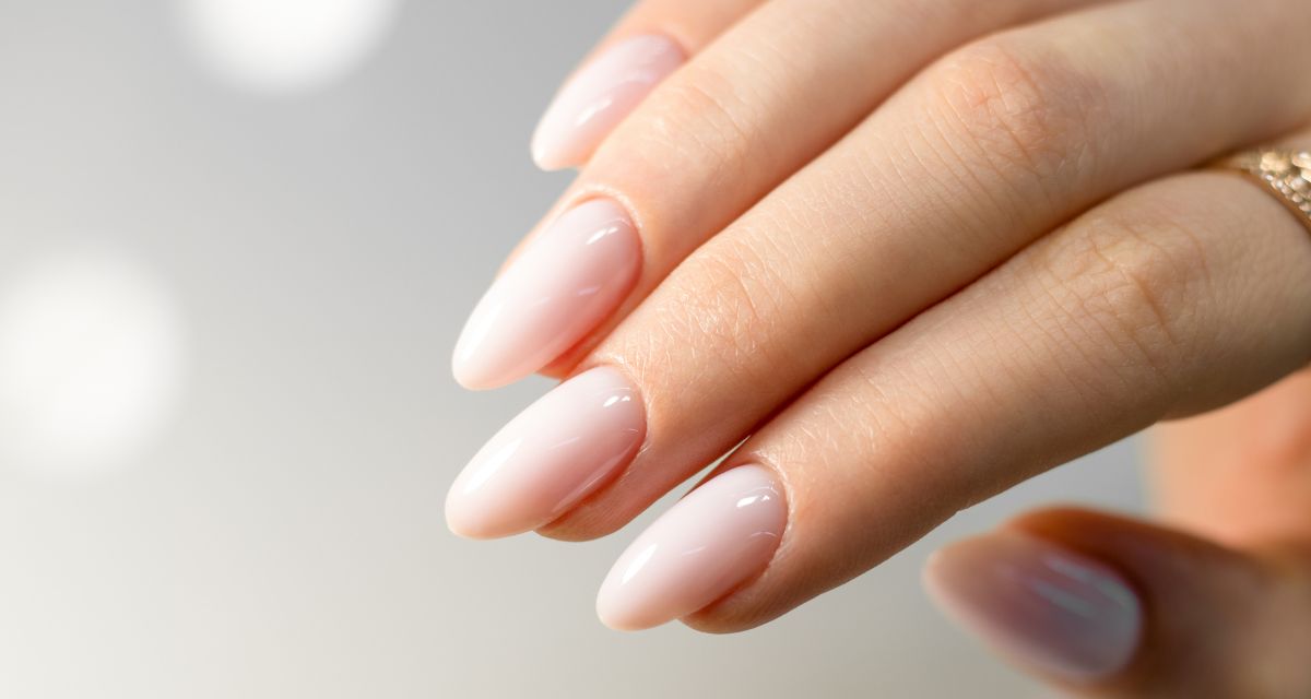 kremowy manicure