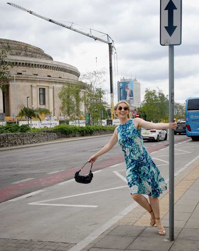 sukienkę midi ubrała Halina Mlynkova
