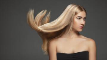 jak działa woda lamelarna na włosy