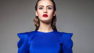 Makijaż do granatowej sukienki