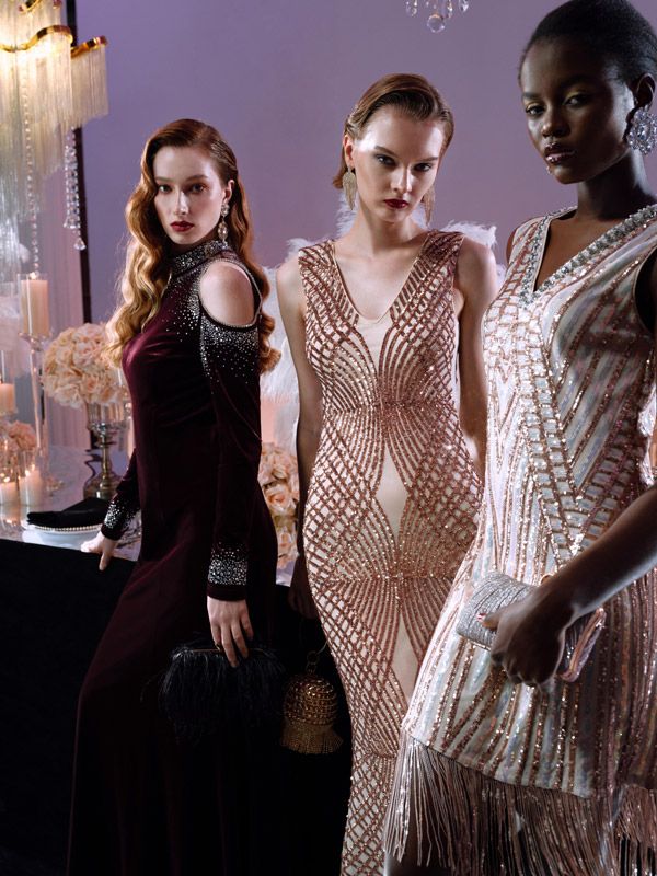 modelki w sukienkach z cekinami