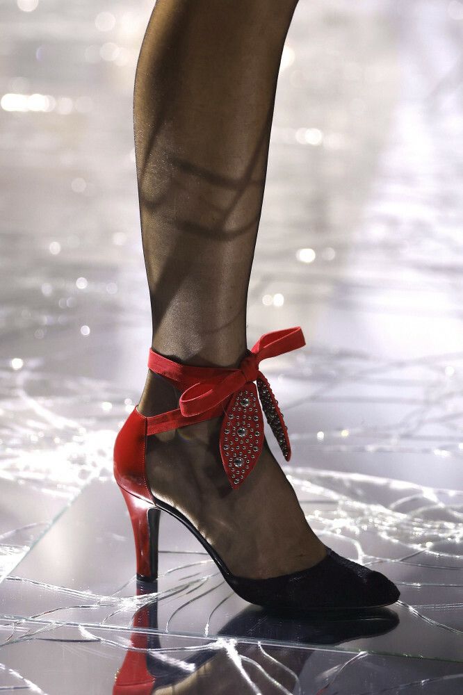 sznurowane buty wokół kostki - hit buty lato 2025