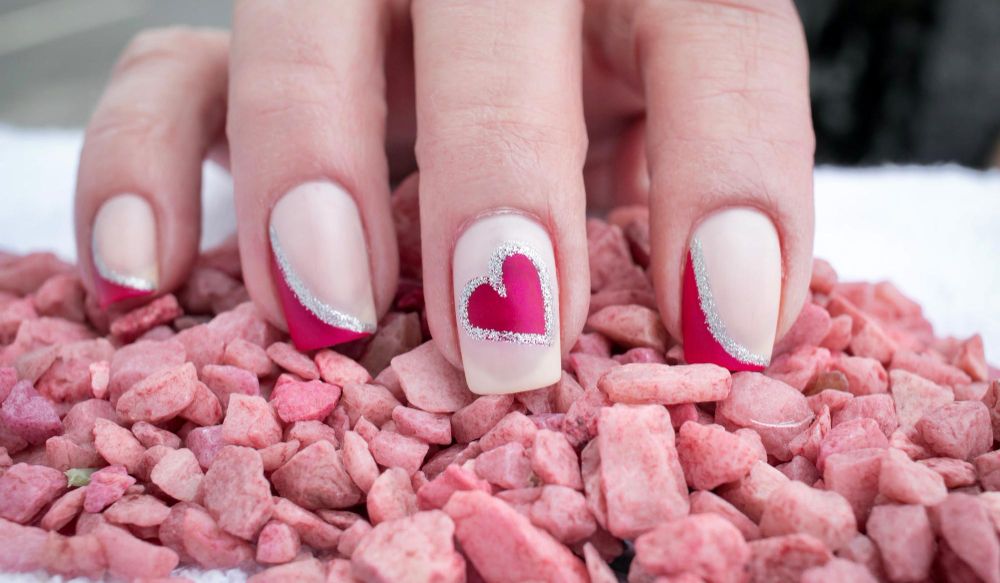 paznokcie z serduszkiem