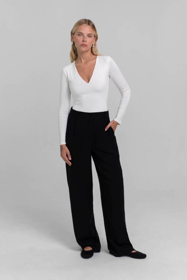 body-v-neck-white