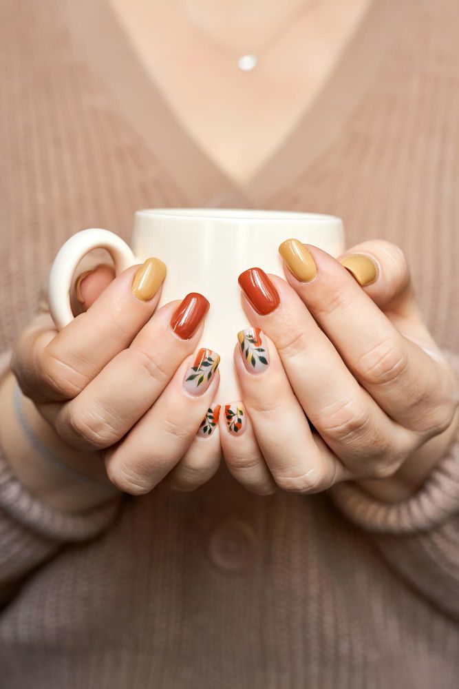 Cynamonowe paznokcie – trend spice cabinet