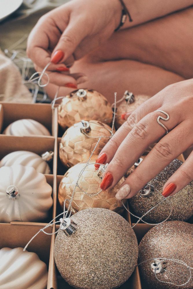 Clove brown na krótkim migdale – luksusowy efekt