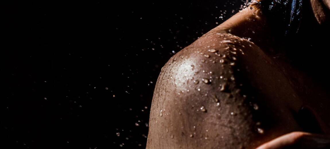 czy-goracy-prysznic-niszczy-twoja-skore-eksperci-zdradzaja-idealna-temperature-wody