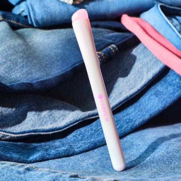 the JEANS CLUB lip & cheek silicone brush