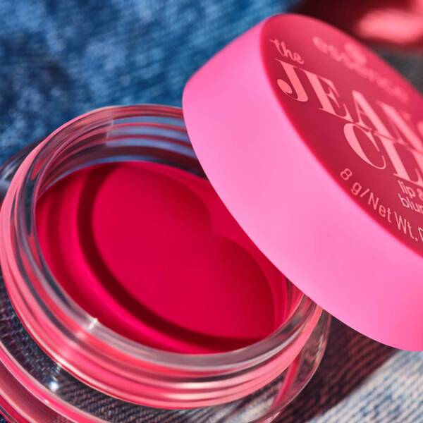 the JEANS CLUB lip & cheek blurry mousse