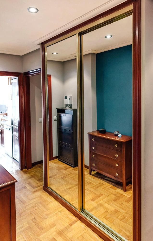 lustrzane fronty szafa przesuwna