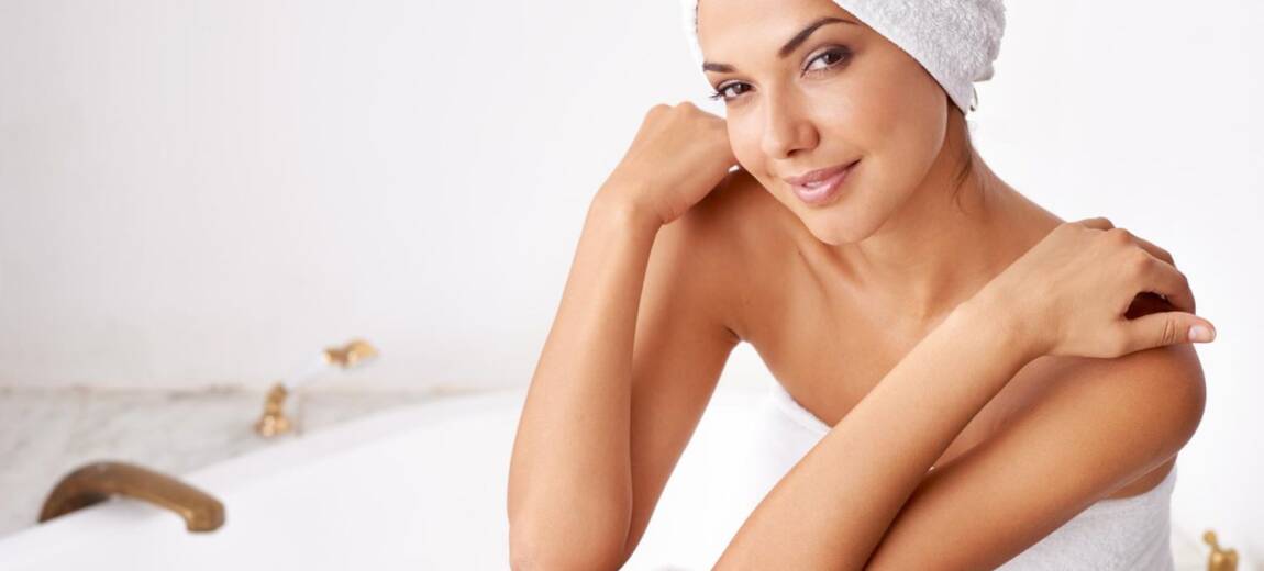 rytuał pielęgnacyjny młoda kobieta