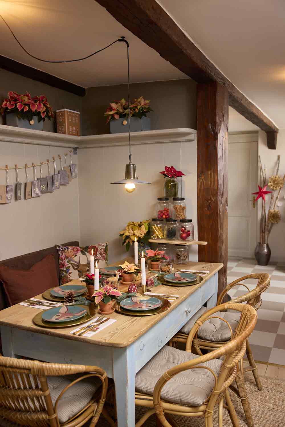 świąteczne nakrycie stołu w stylu leśnym