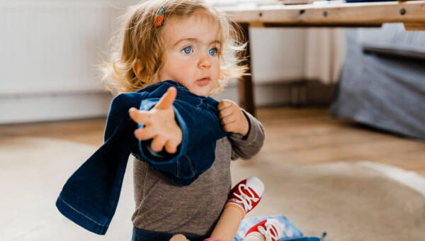 dziecko-niezadowolone-z-ubrania