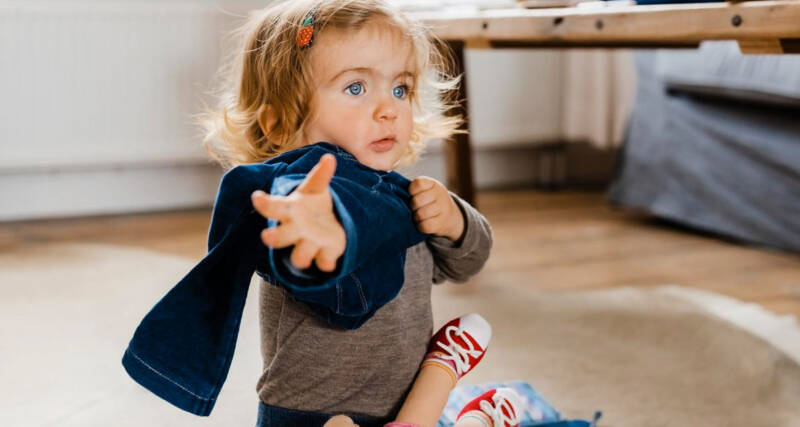 dziecko-niezadowolone-z-ubrania