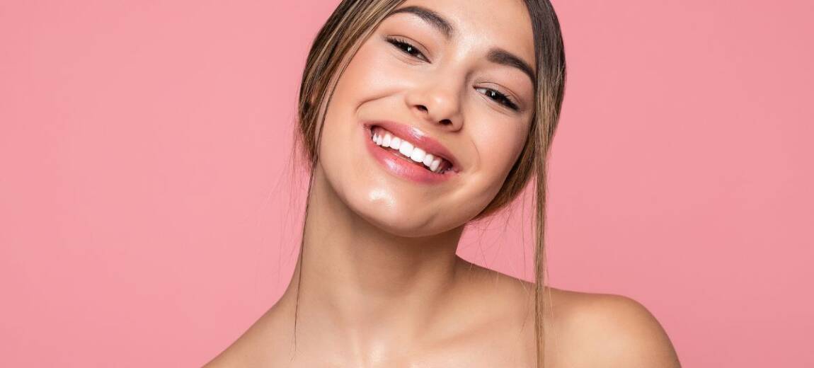 młoda atrakcyjna kobieta - portret