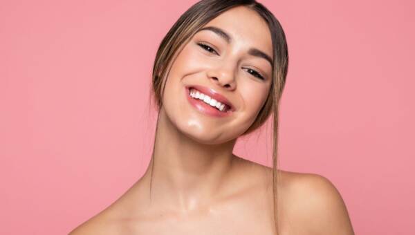 młoda atrakcyjna kobieta - portret