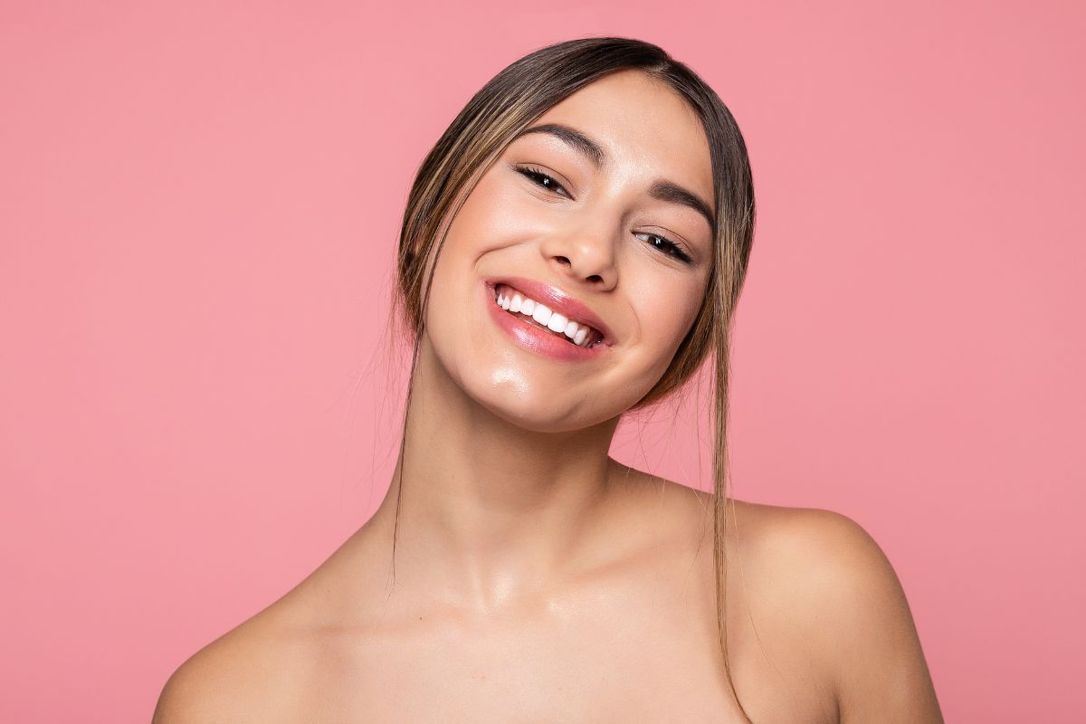 młoda atrakcyjna kobieta - portret