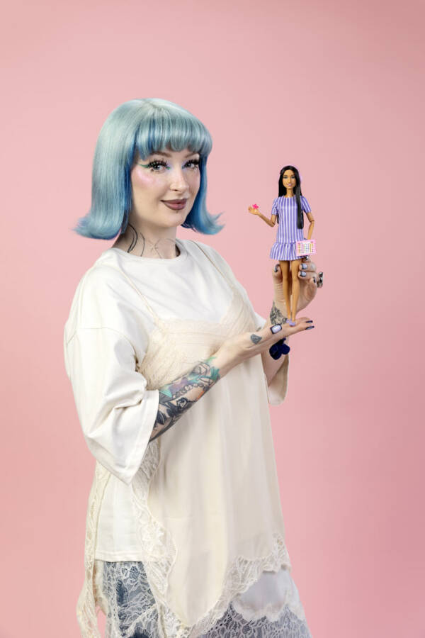 Red Lipstick Monster z lalką Barbie w spektrum autyzmu – polska odsłona kampanii Fashionistas