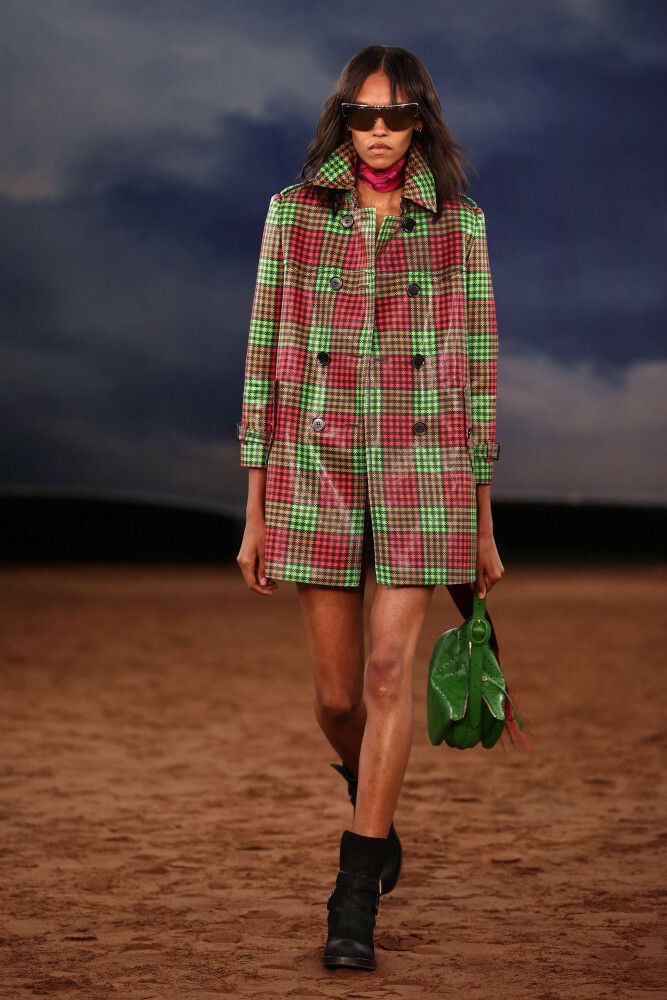 Burberry SS26: printy i krata w trendach wiosna–lato 2026, London Fashion Week, fot. East News