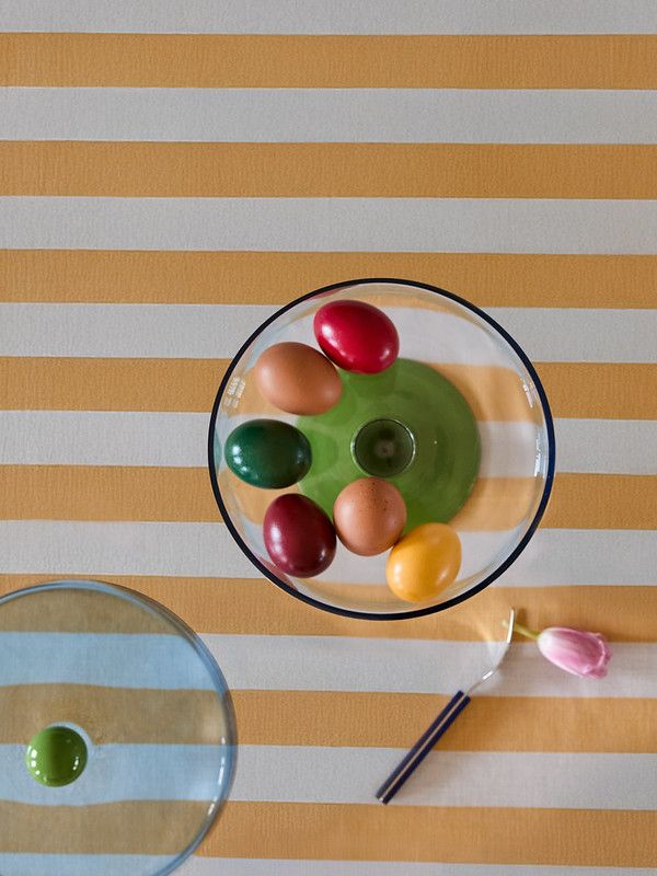 Wielkanoc 2026: radosne kolory na stole – żółty, zieleń i róż w dekoracjach oraz dodatkach