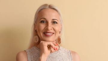 uśmiechnięta kobieta