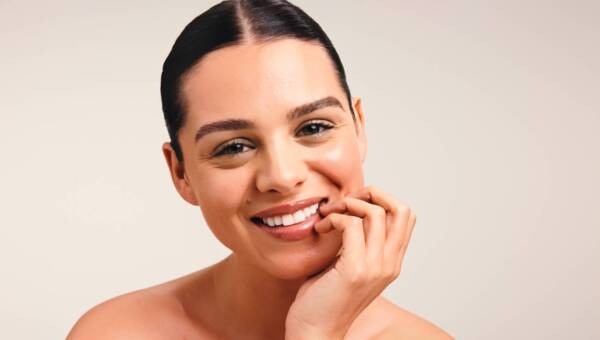 atrakcyjna młoda kobieta