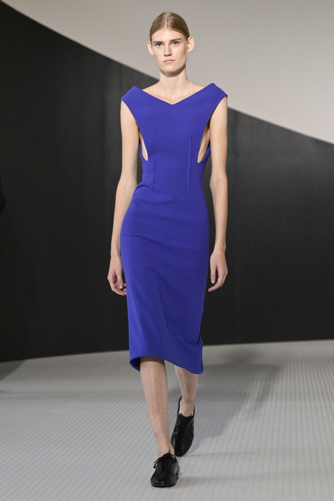 Niebieski kobalt na pokazie Jil Sander wiosna lato 2026