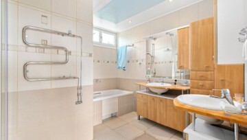 lustra-z-podświetleniem-do-łazienki