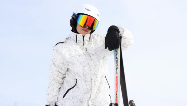 Dopasowana damska kurtka narciarska z paskiem