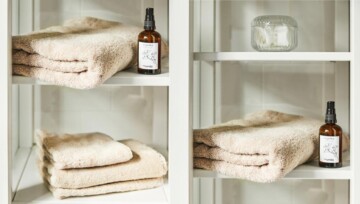 Półki w małej łazience