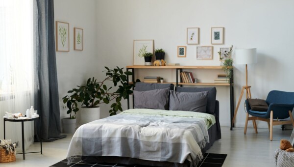 Mała sypialnia, wielkie możliwości – jak łóżko z pojemnikiem odmieni Twoje wnętrze?