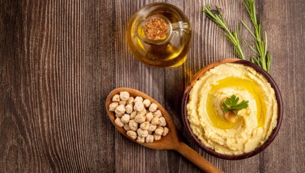 Pasta tahini: co to właściwie jest i dlaczego warto mieć ją w kuchni?