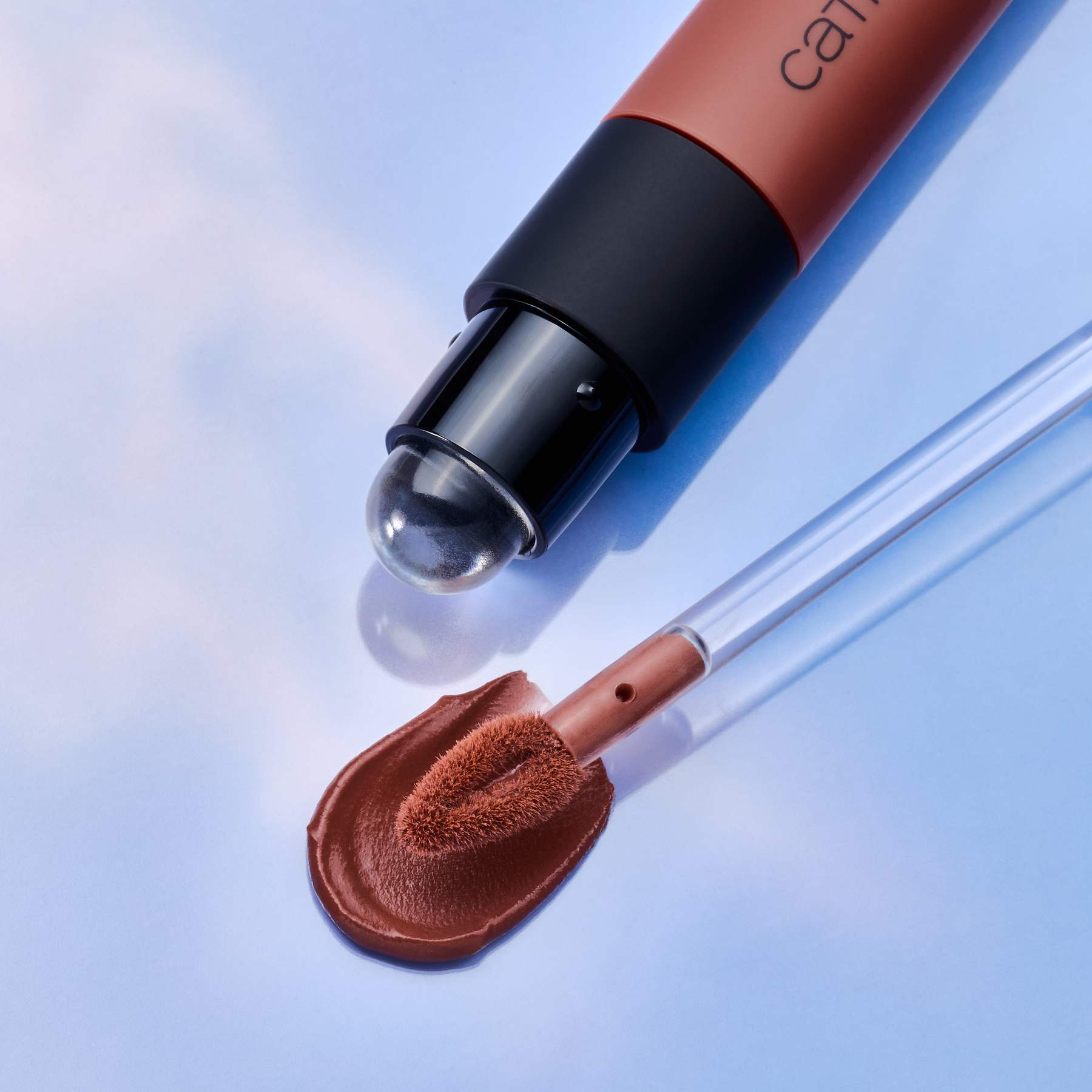 Aplikator Blur-Real Lip Powder Cream Catrice GLASS CLOUD z odcieniem pomadki