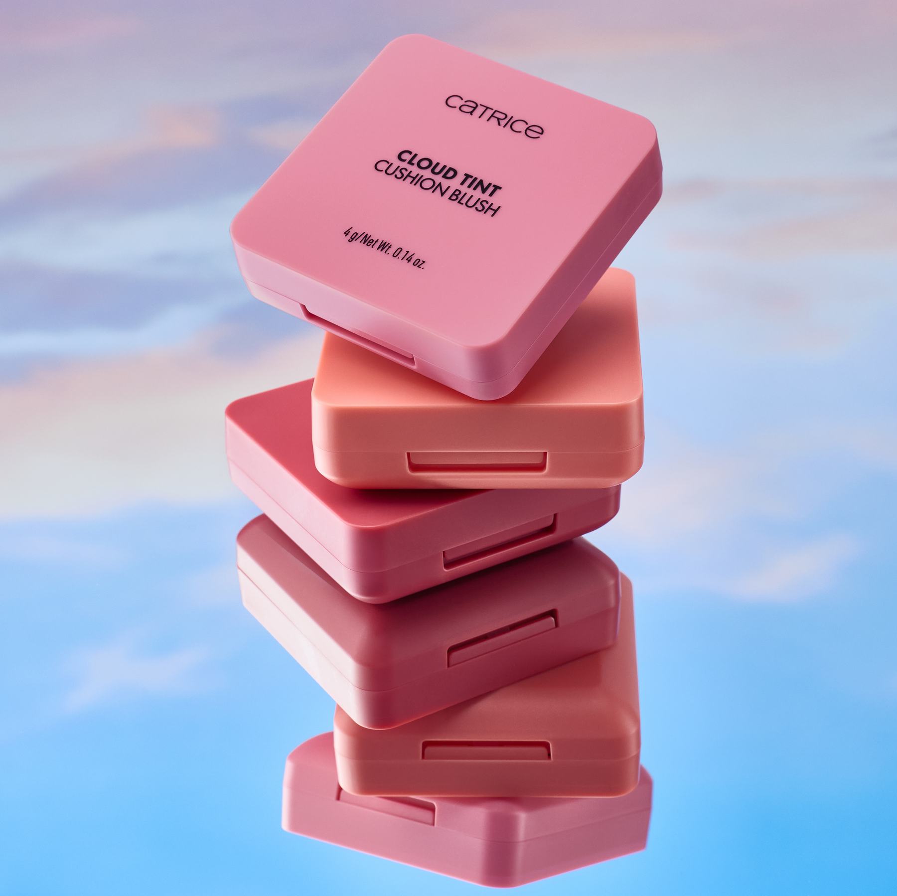 Cloud Tint Cushion Blush i Cloud Tint Cushion Highlighter Catrice GLASS CLOUD w różowych opakowaniach