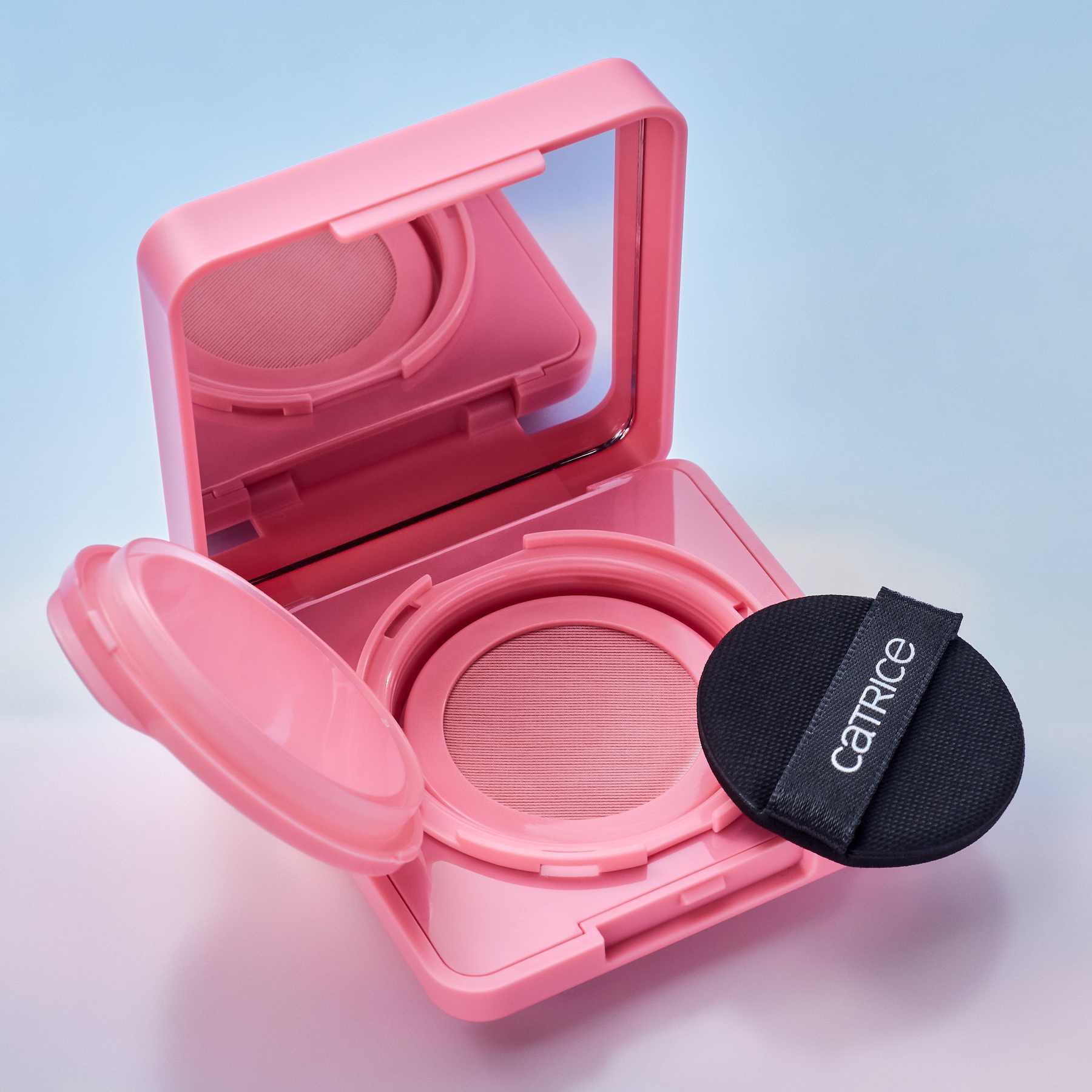 Cloud Tint Cushion Blush Catrice GLASS CLOUD w różowym odcieniu