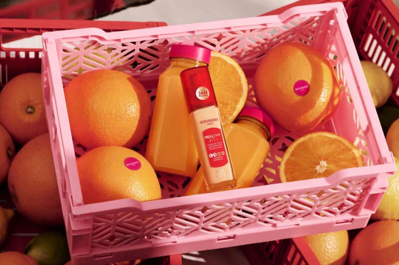Rozświetlający podkład witaminowy Bourjois Healthy Mix redukujący oznaki zmęczenia