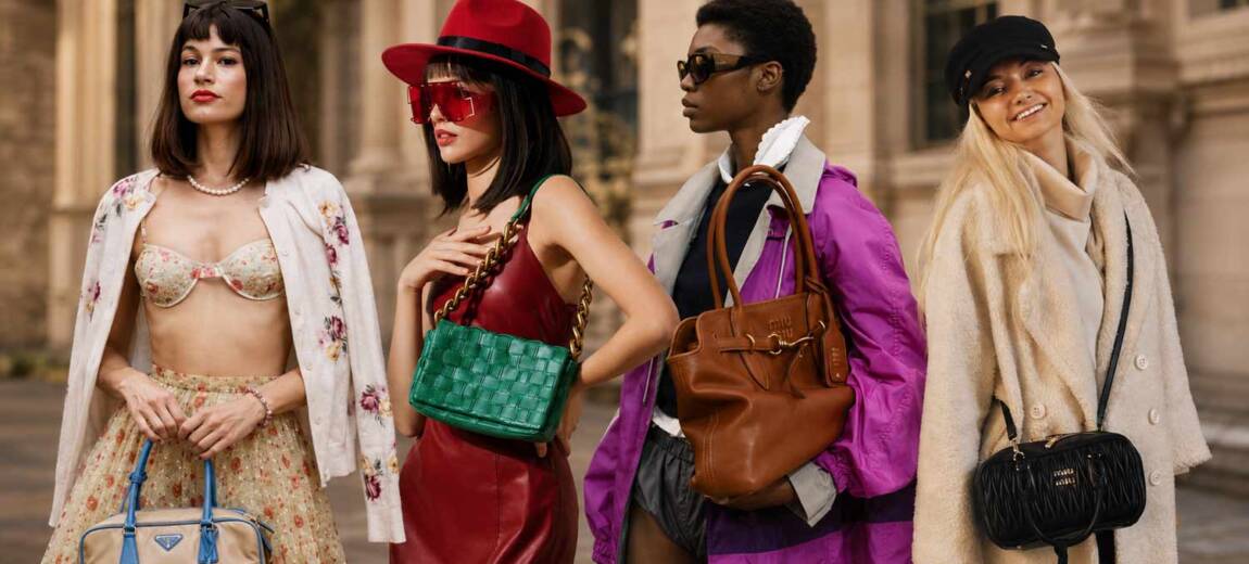 Modelki z nowoczesnymi it-bags Prada, Bottega Veneta, Miu Miu i Balenciaga