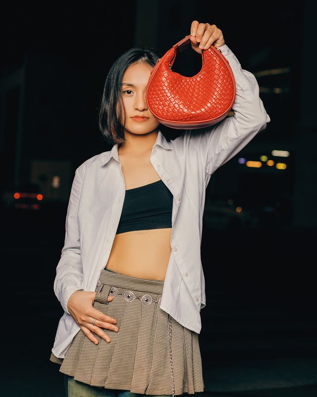 modelka z torbką od Bottega Veneta