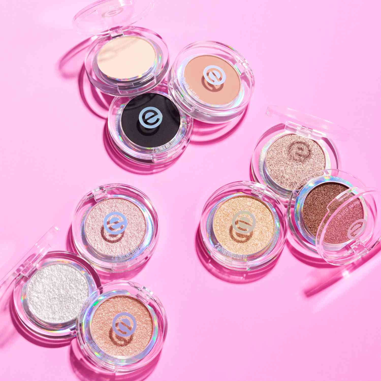 Cienie do powiek essence mono eyeshadow w matowych i błyszczących odcieniach