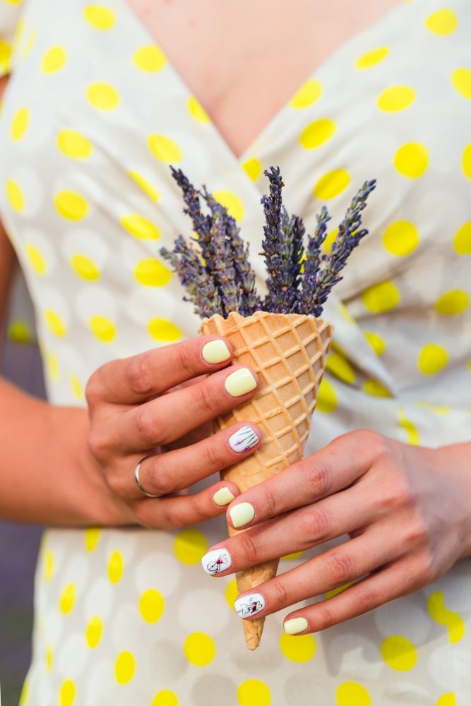 kolorowe letnie paznokcie inspirowane lodami i pastelowymi sorbetami
