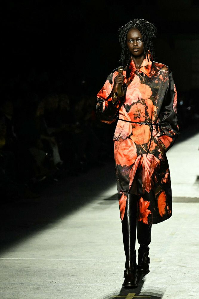 Czarno-pomarańczowy kwiatowy zestaw Dries Van Noten jesień zima 2026 2027