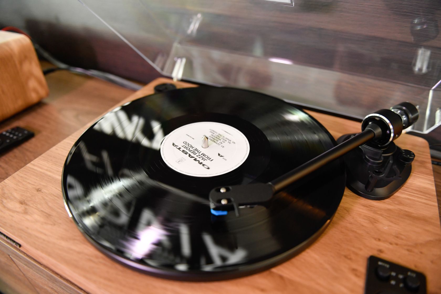 Gramofon AT100BT